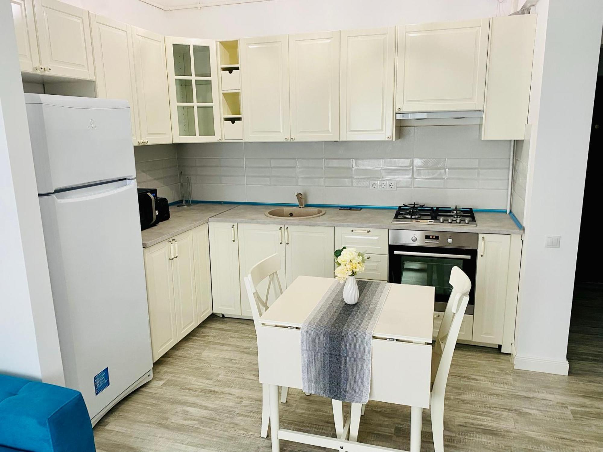 Cozy Central Apartment With 2 Rooms บูคาเรสต์ ภายนอก รูปภาพ